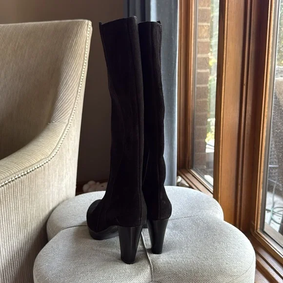 La Canadienne Elegant Black Knee-High Women's Boots - Picture 4 of 10